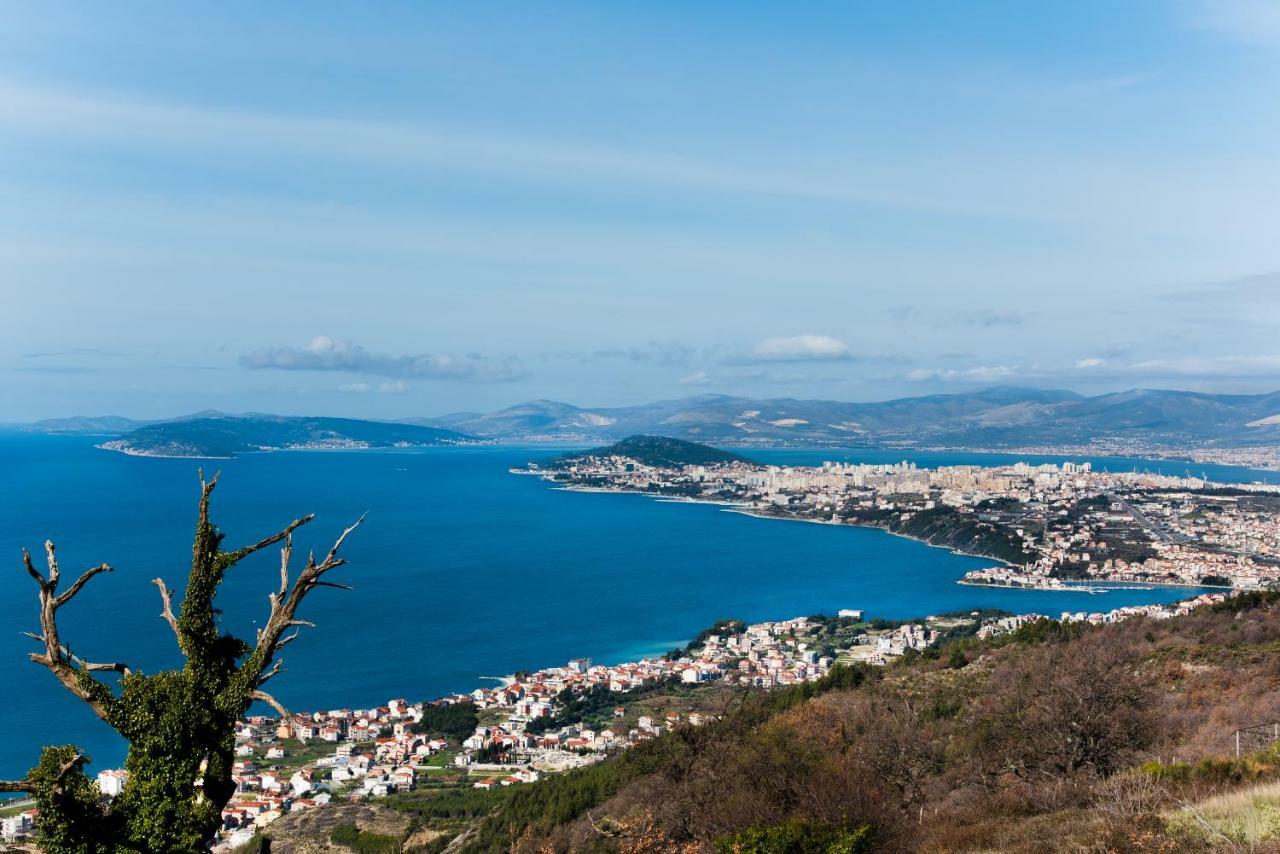 Over The Skyline Podstrana Bagian luar foto